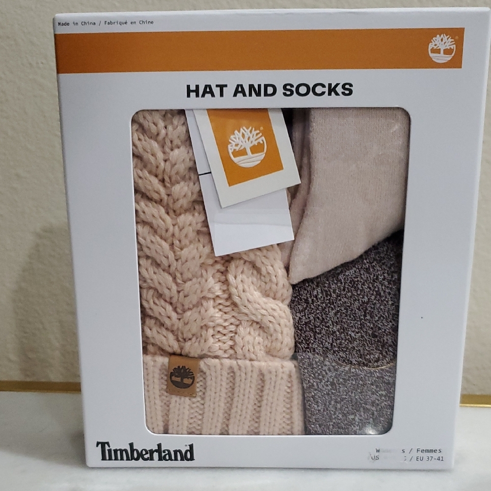 Timberland Peach Cable Knit Hat and Socks Set Womens Medium